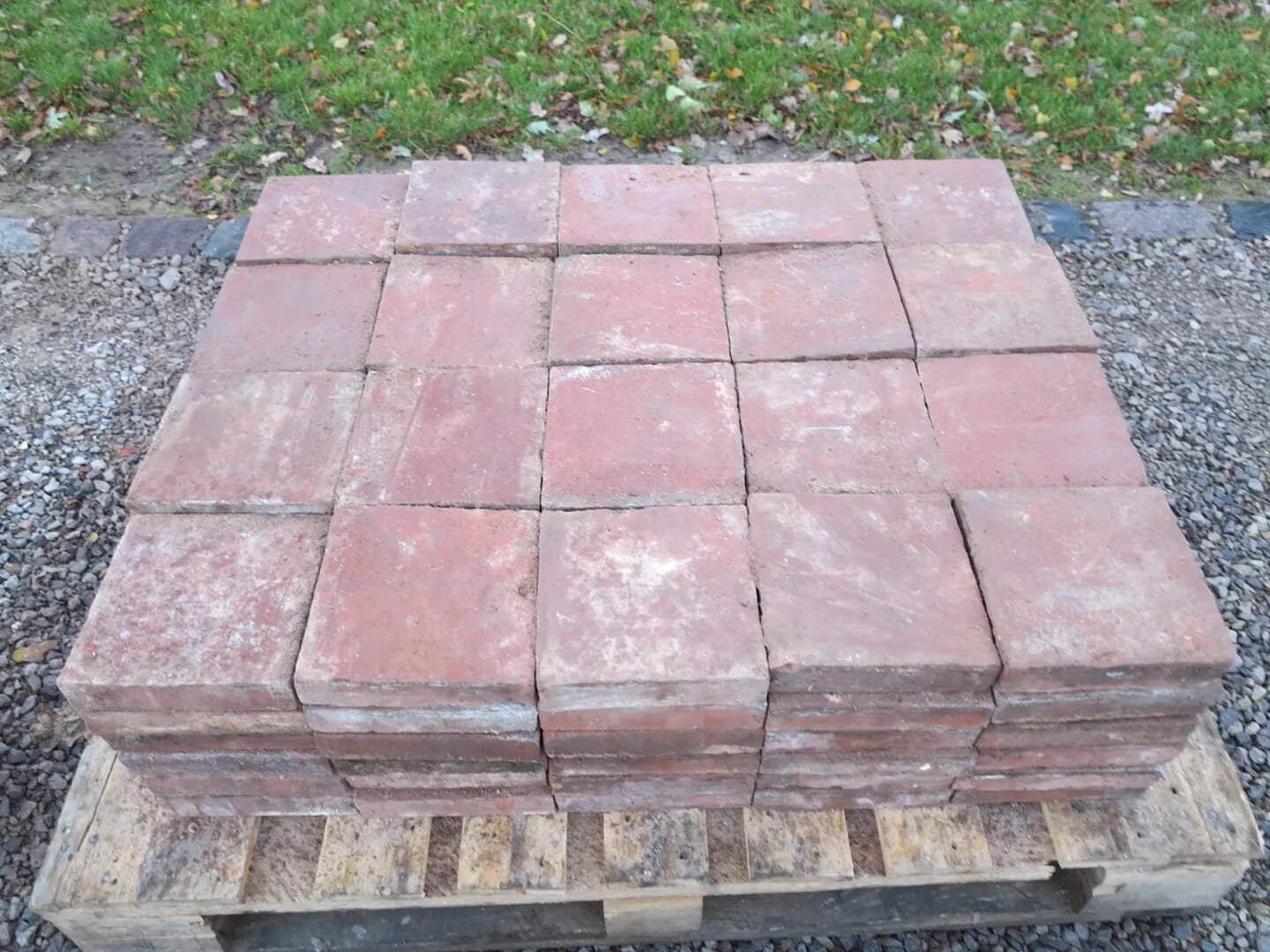 Pallet of 120 Victorian Quarry Floor Tiles - 6235