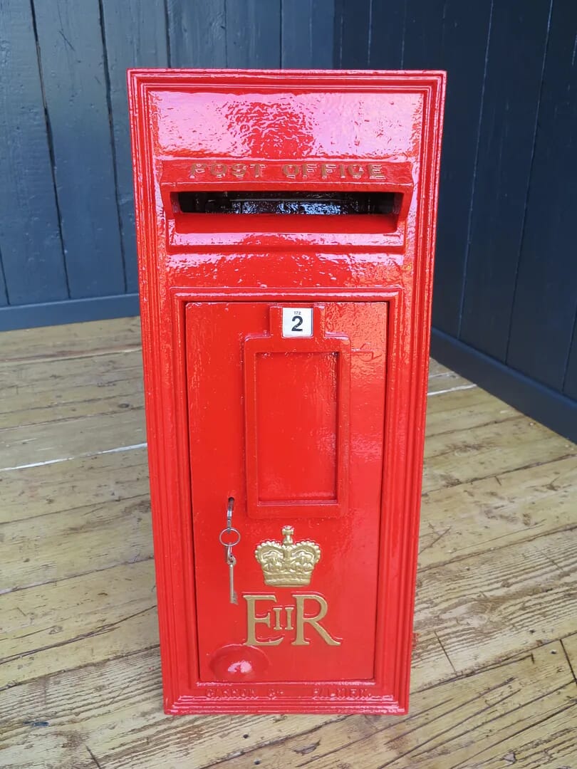 Royal Mail ER Wall Mounted Post Box with Back Door - 6951