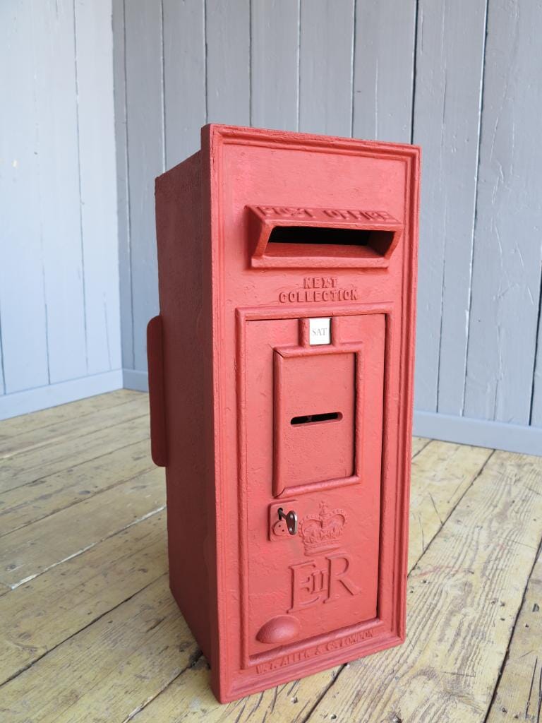 Post Office Wall Mounted ER Post Box - 6954