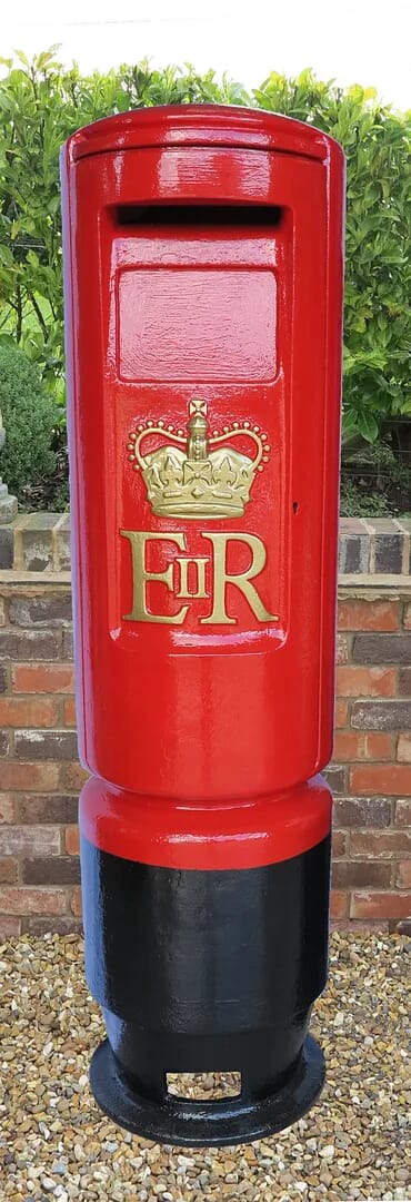 Cast Iron Genuine ER II Pillar Box - 6809