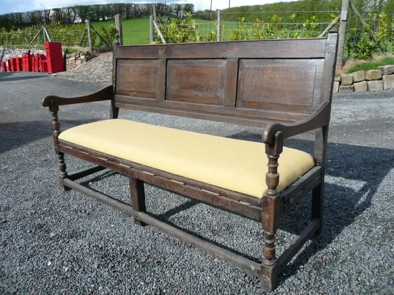 Early Period Oak Settle Circa 1800 - 1617