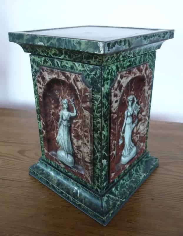 Miniature - Plinth - Huntley & Palmers Biscuit Tin