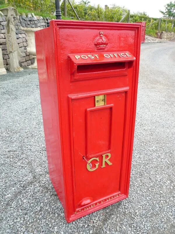 Original George 5th Wall Mounted Post Box With Rear Door - 3110