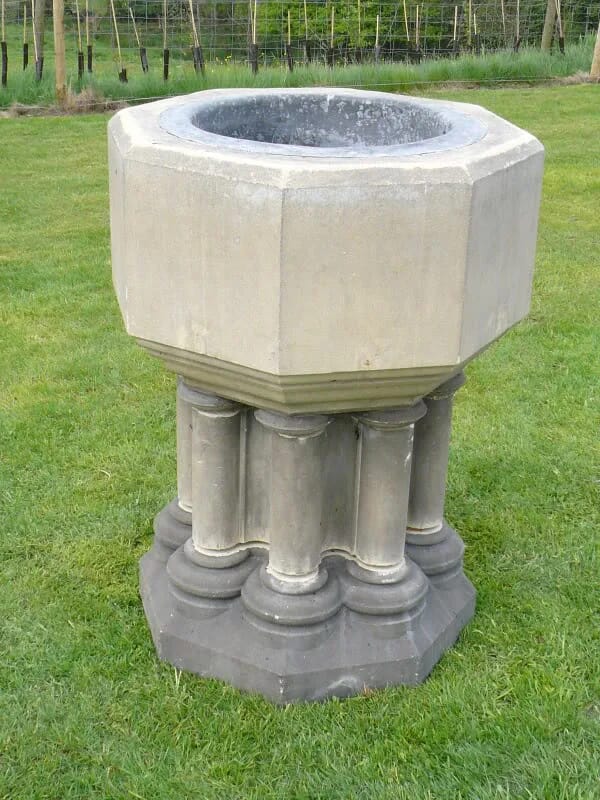 Original Victorian Cream Sandstone Church Font - 3331