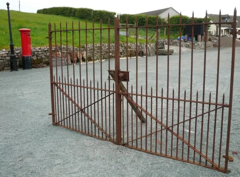 Original Pair Of Victorian Gates With Posts - 1691