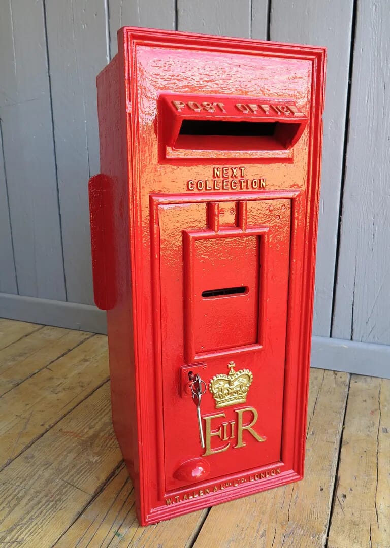 Royal Mail ER Wall Mounted Post Box - 7464