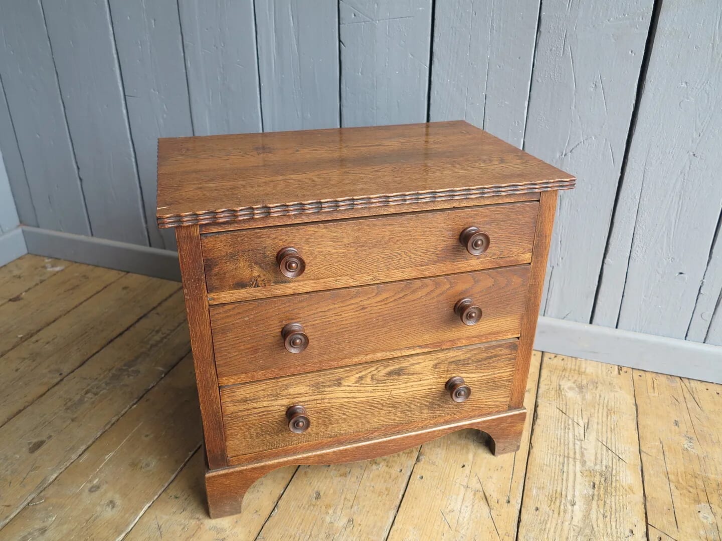 Solid Oak Three Drawer Side Cabinet/Chest - 7660