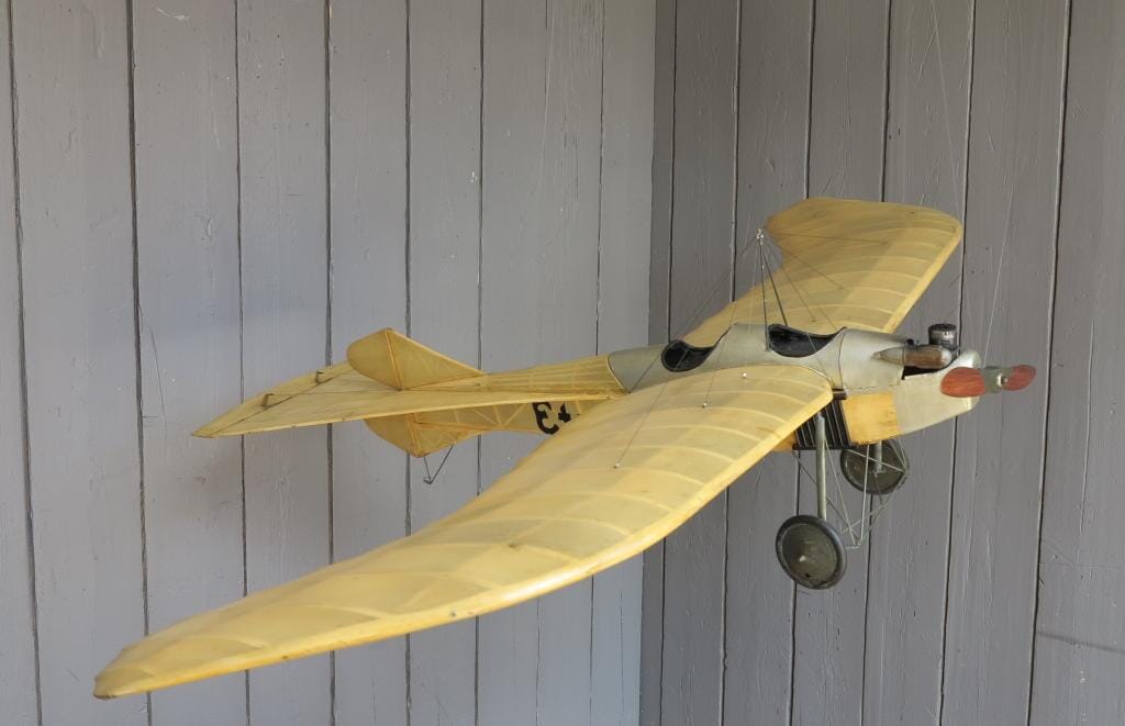 Large Scale Flying Model Etrich Taube 1911 - 6910