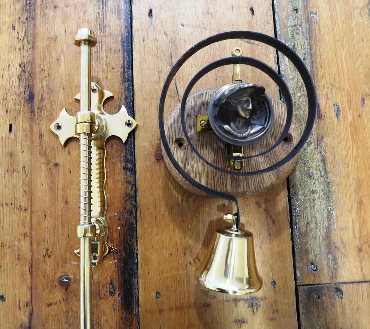 Winchester Bell Pull and Internal Bell with Lady - bpexbbpinbl