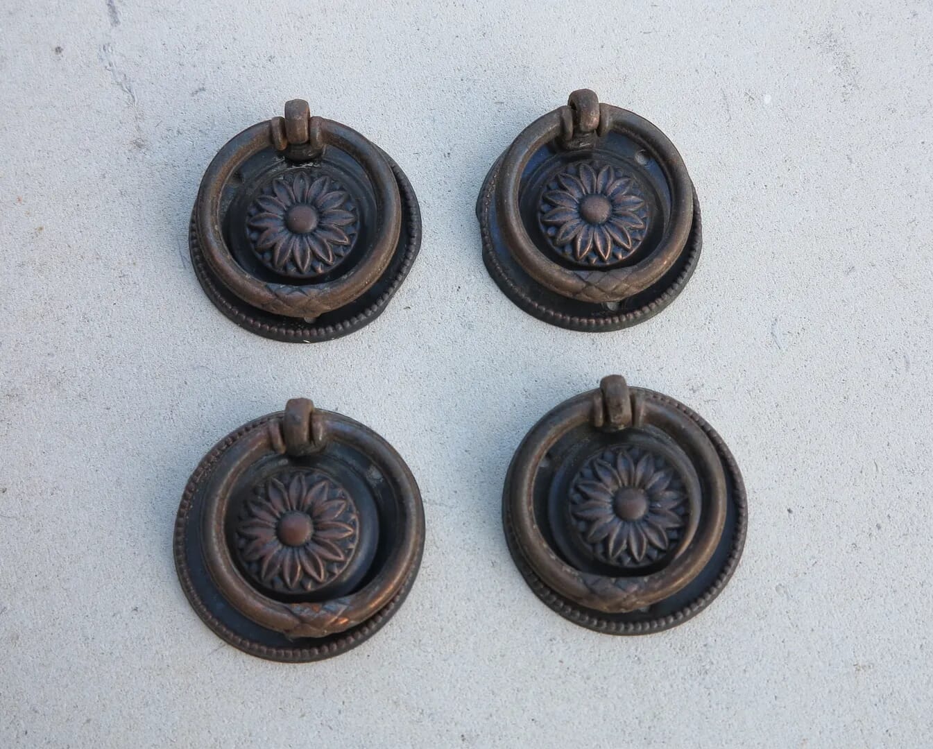 Set of 4 Copper Round Drawer Handles With Flower Design - 7770
