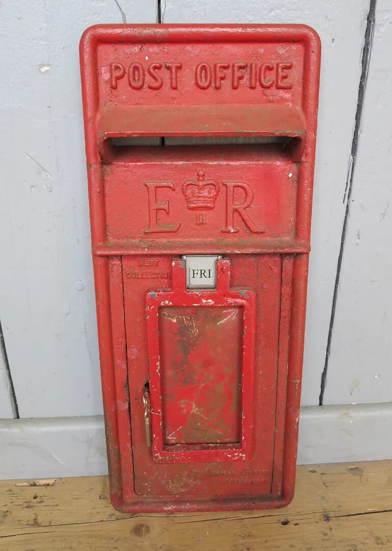 Red Post Office ER Post Box Front - 6368