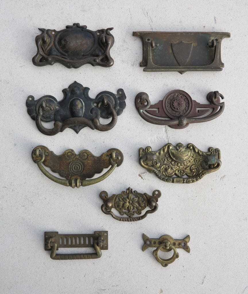Mixture of 9 Antique Drawer & Cupboard Handles - 7748