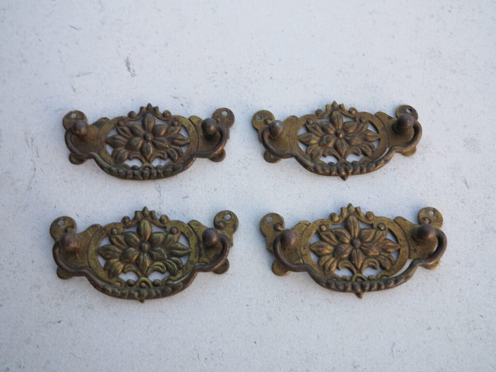 Set of 4 Brass Drawer & Cupboard Handles With Flower Design - 7771