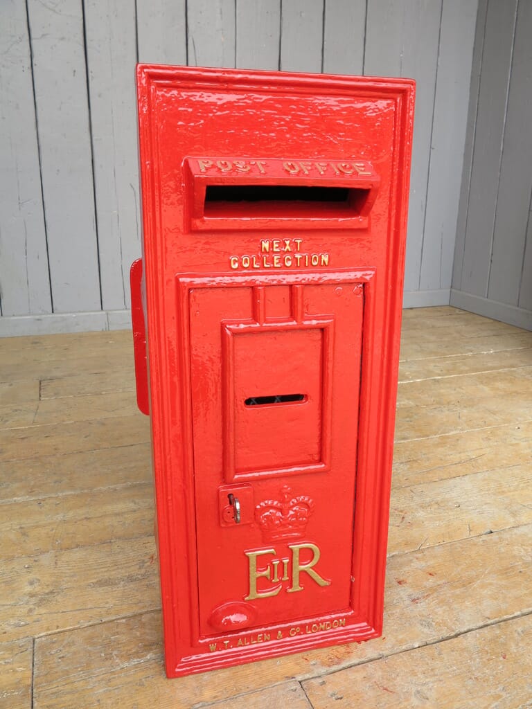 Elizabeth 2nd 'ER II' Wall Mounted Post Box - 7799