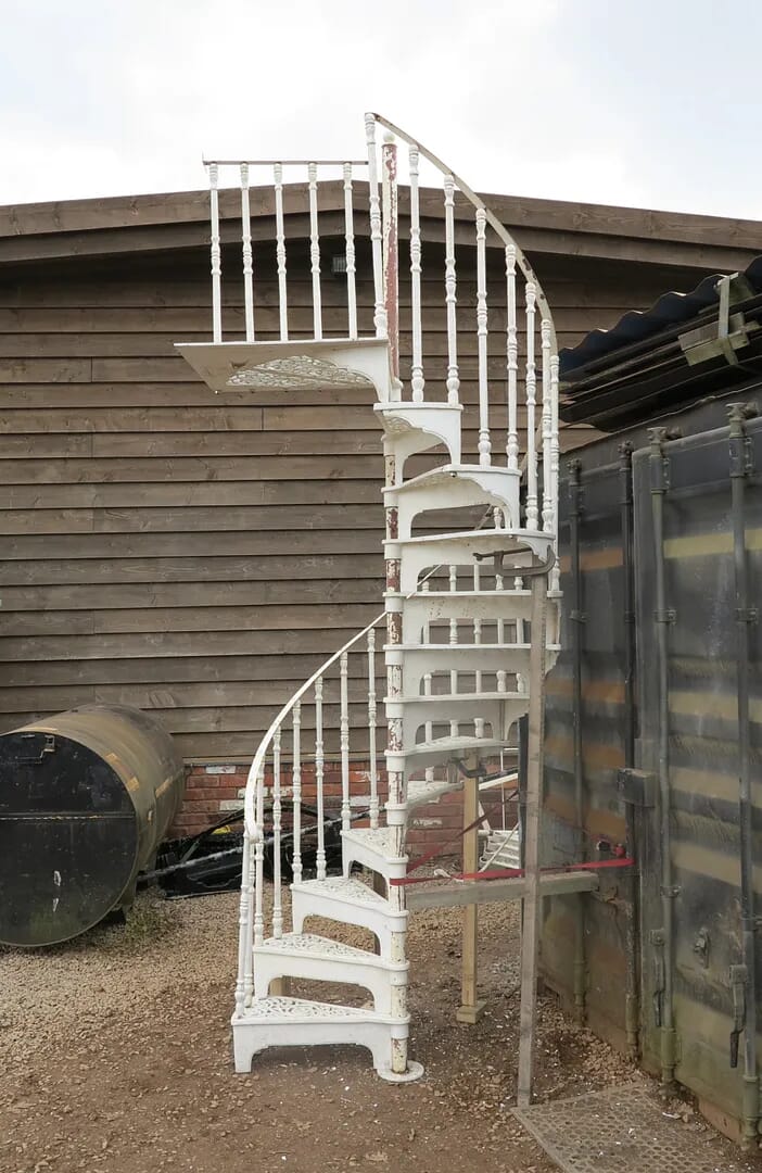Cast Metal White Spiral Staircase with Landing Plate - 7809