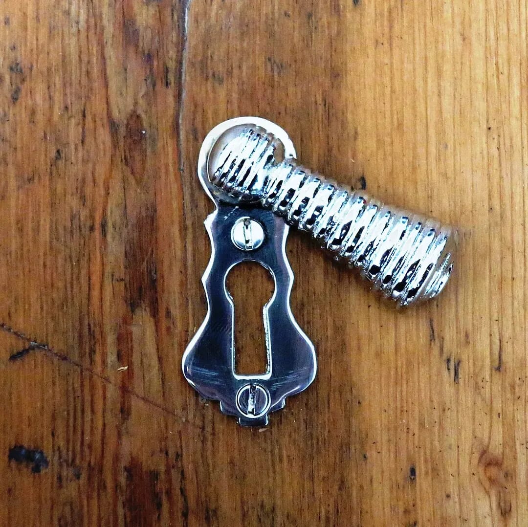Reeded Key Hole Escutcheon Cover - ENe2