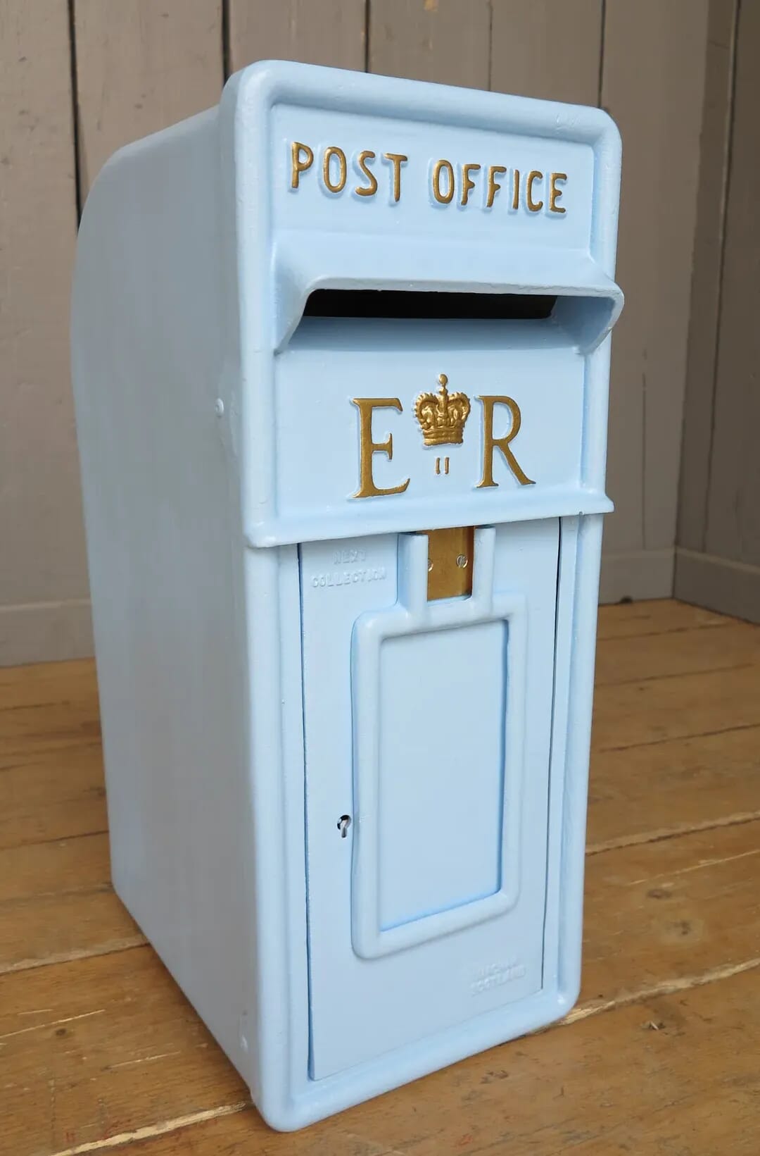 Royal Mail Pole Mounted Post Box - po1anyc