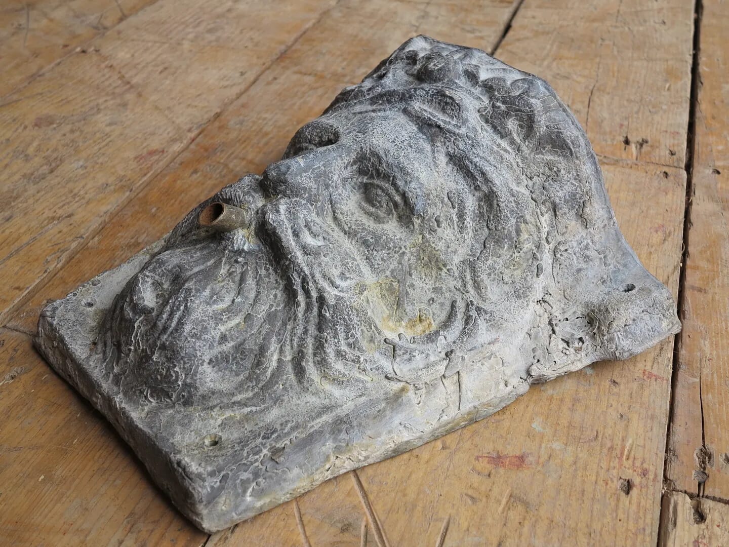 Victorian Wall Mounted Solid Lead Mask Water Feature - 7846