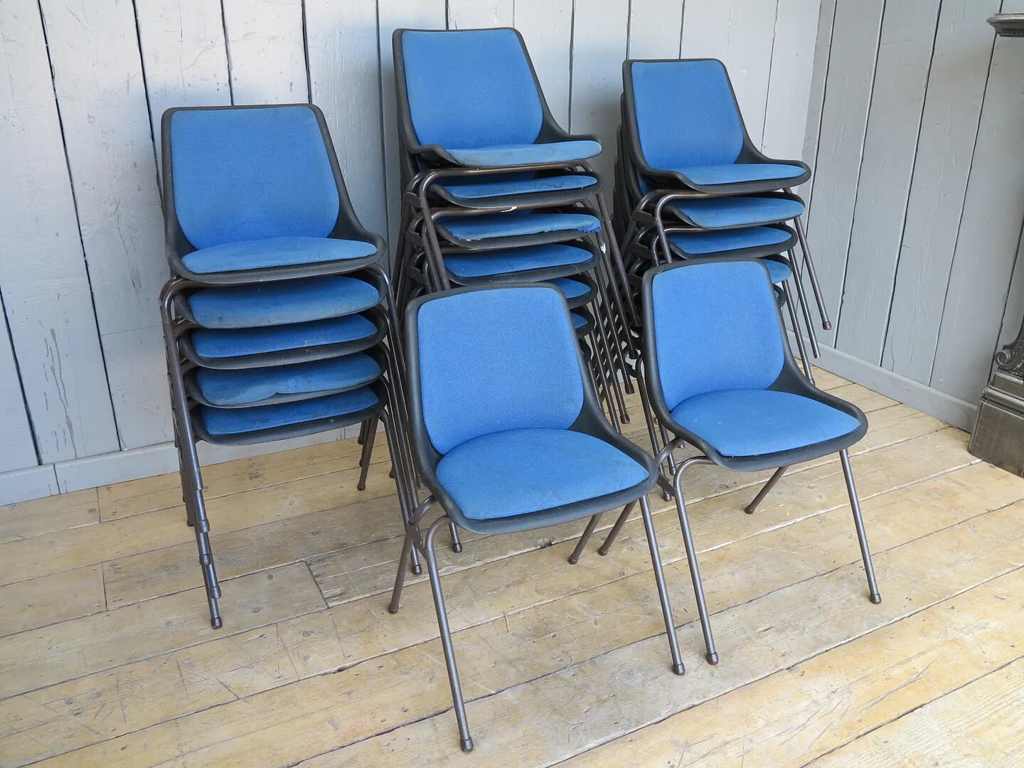 Set of 20 Padded Tubular Stacking Chairs - 7848