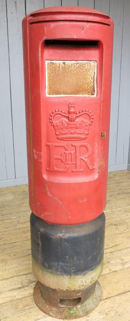 Cast Iron Original ER Pillar Box - 6808