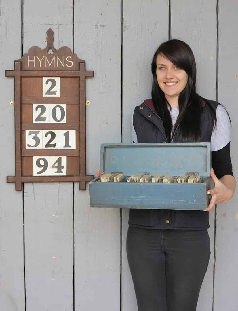 Victorian Hand Carved Oak Hymn Board & Extra Numbers In Wooden Box