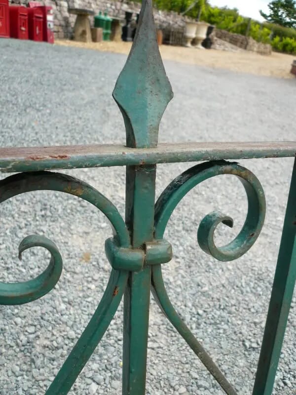 Original Victorian Wall Top Wrought Iron Railings - 3404