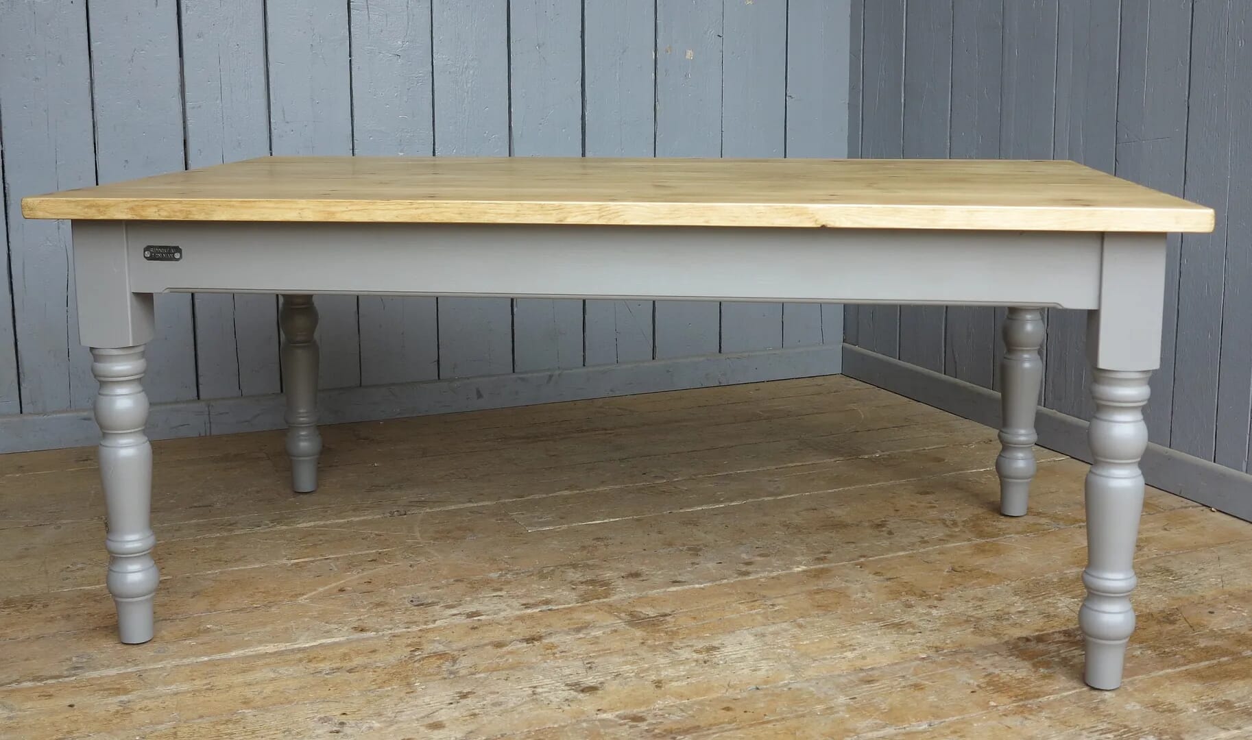 Plank Top Kitchen Farmhouse Table With Turned Legs - 7695a