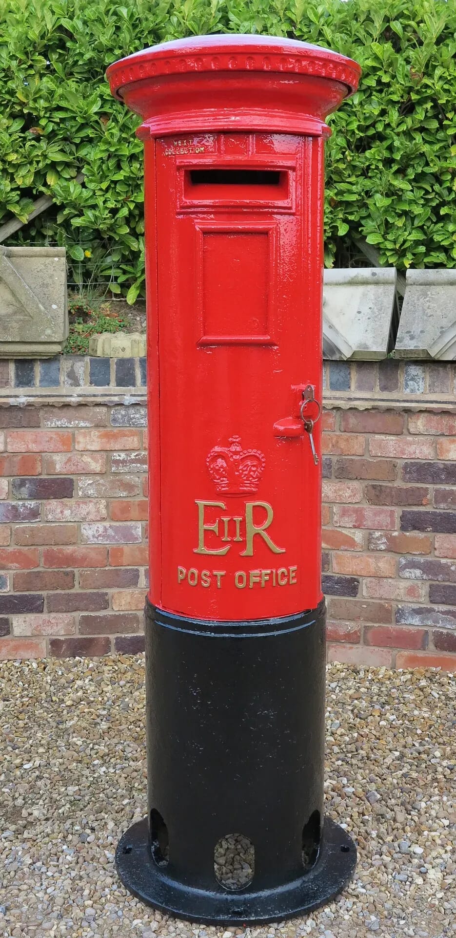 Royal Mail Original Cast Iron 'Elizabeth II' Pillar Box  - 7423