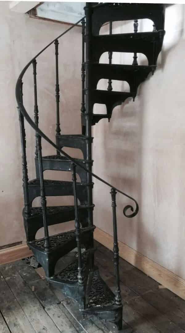Cast Iron Black Spiral Staircase with Landing Plate