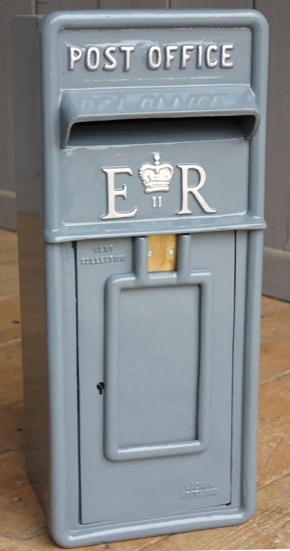 Original British Royal Mail Wall Mounted Post Box - po1anyc