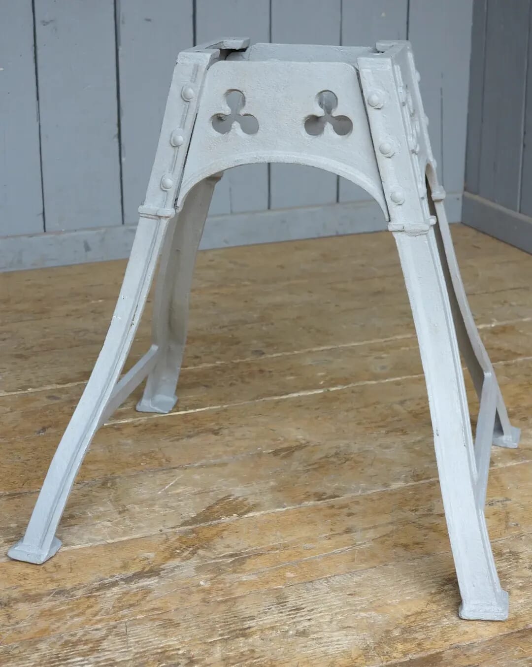 Antique Reclaimed Trefoil Cast Iron Table Base - 8064