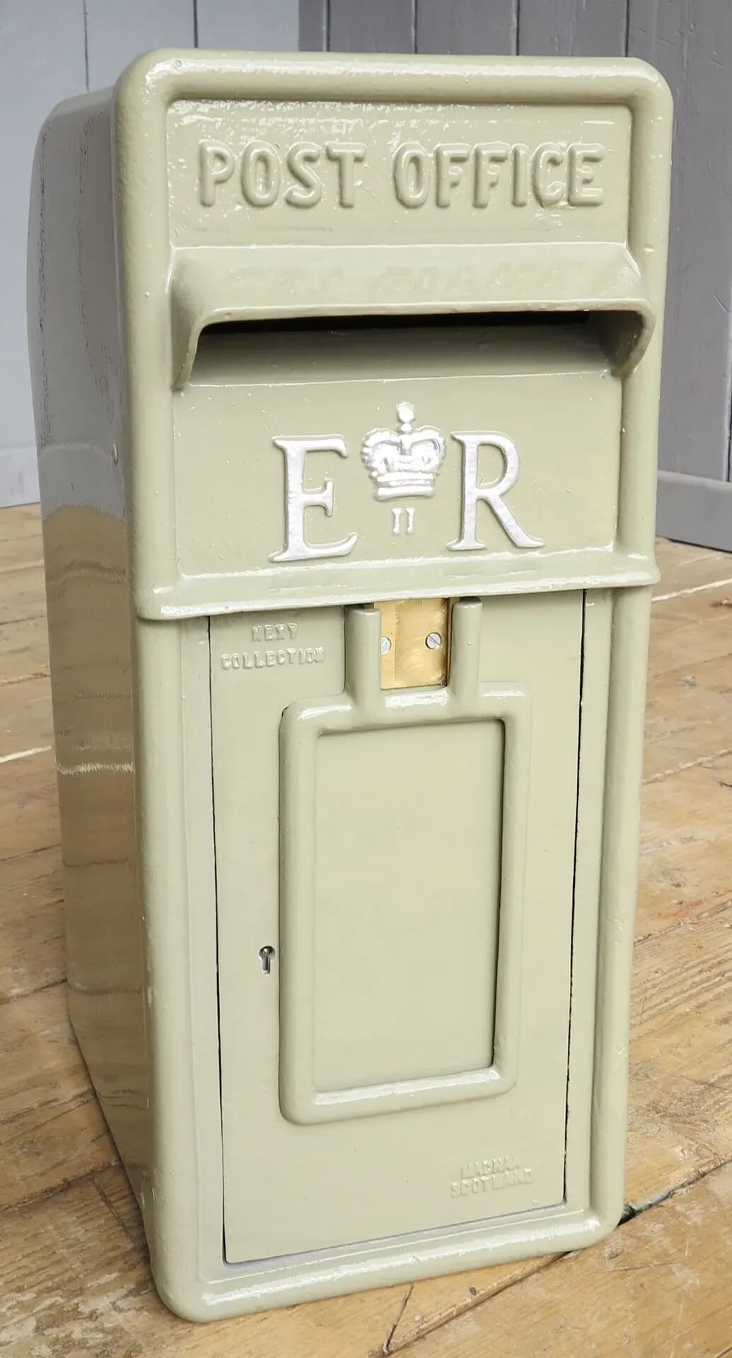 Original Painted Cast Iron Royal Mail Pole Mounted Post Box - po1anyc