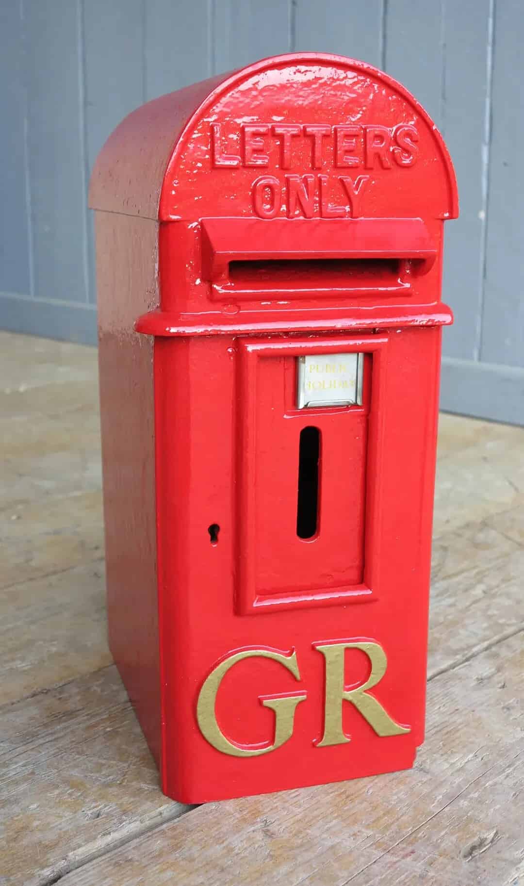 Cast Iron GR 'Hovis' Pole Mounted Post Box
