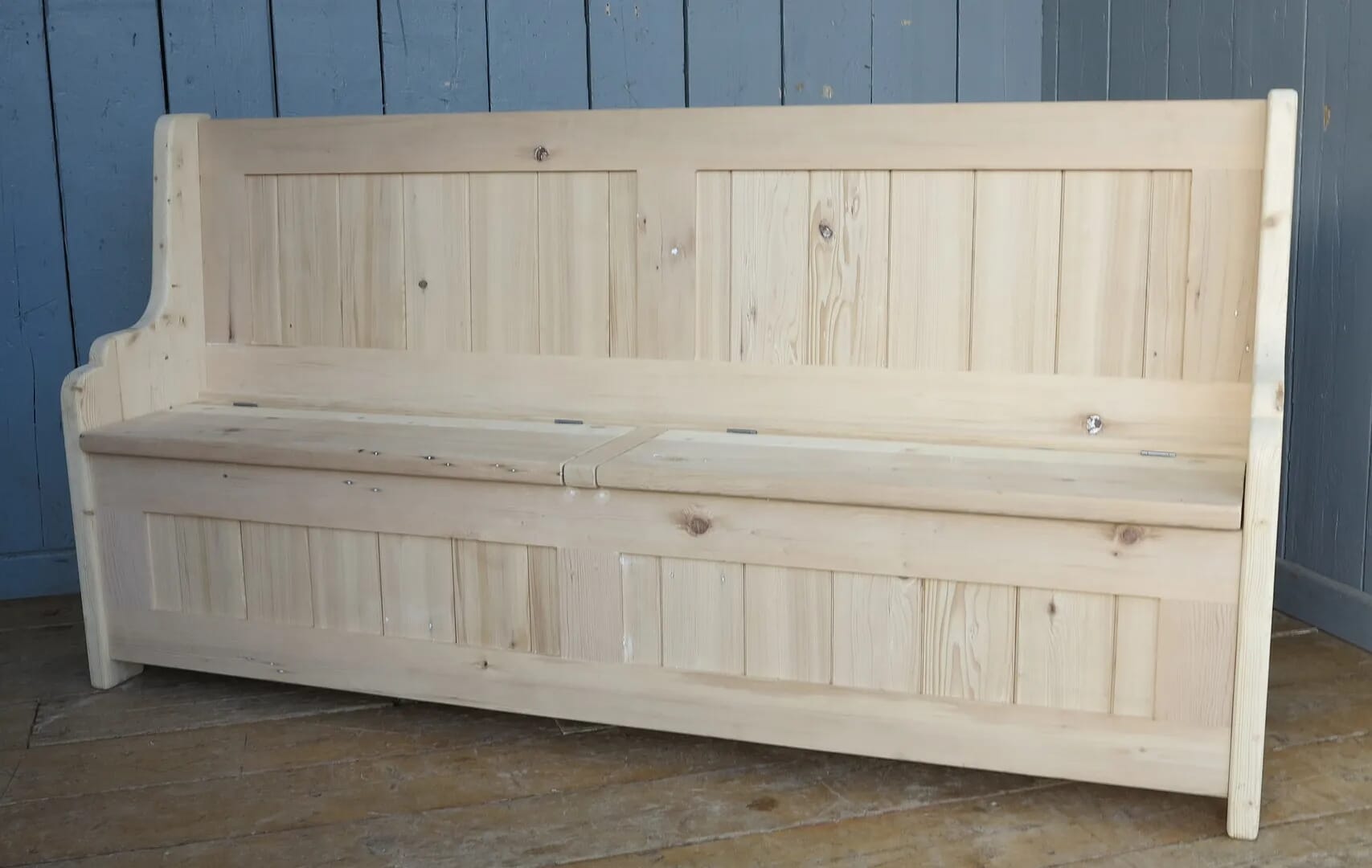 Antique Reclaimed Pine Settle with Lift up Seats - D1129