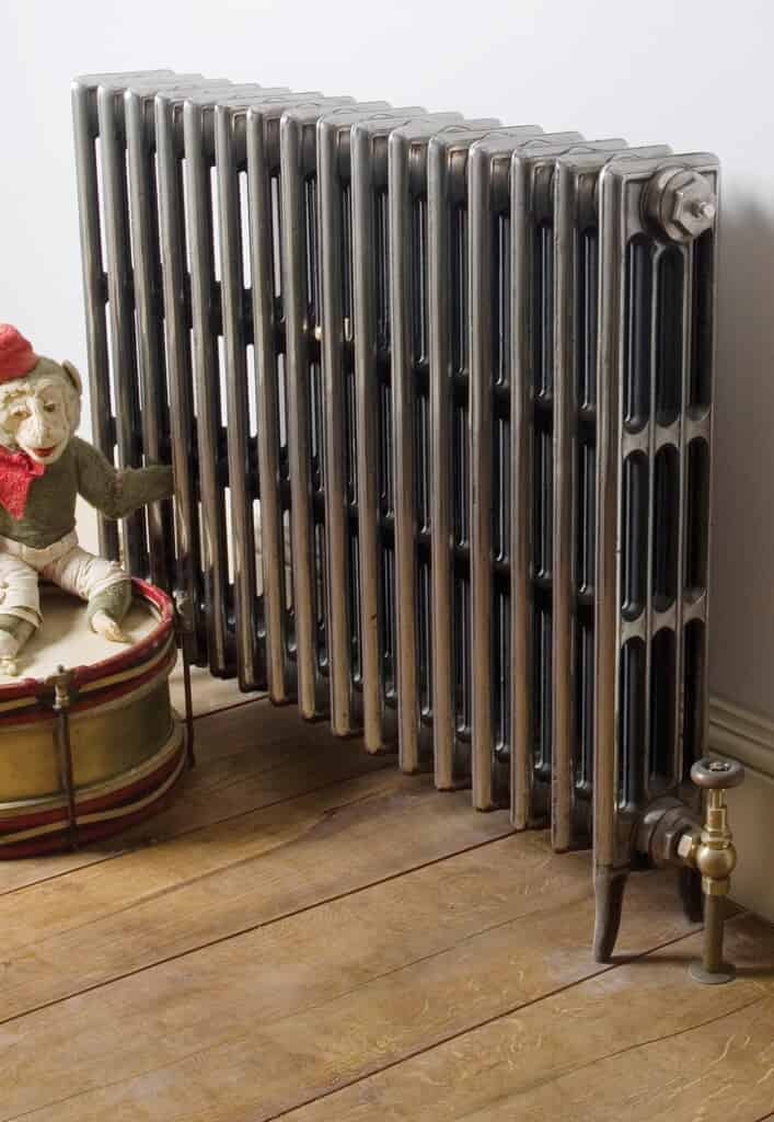 Victorian 760mm Tall Cast Iron Radiator 16 Sections Long In Hand Burni