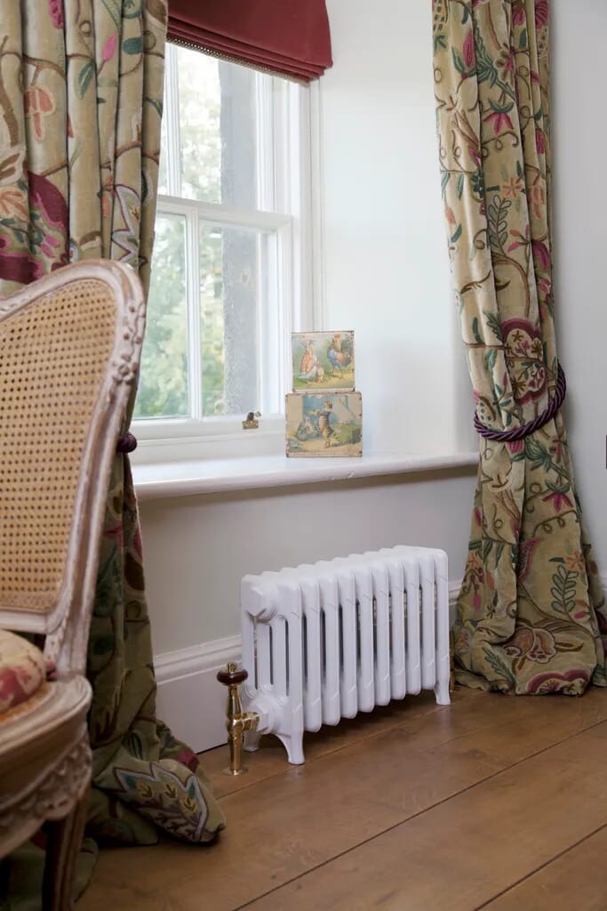 Victorian 4 Column Wide by 325mm Tall Cast Iron Radiator 10 Sections Long - Victorian325/10p