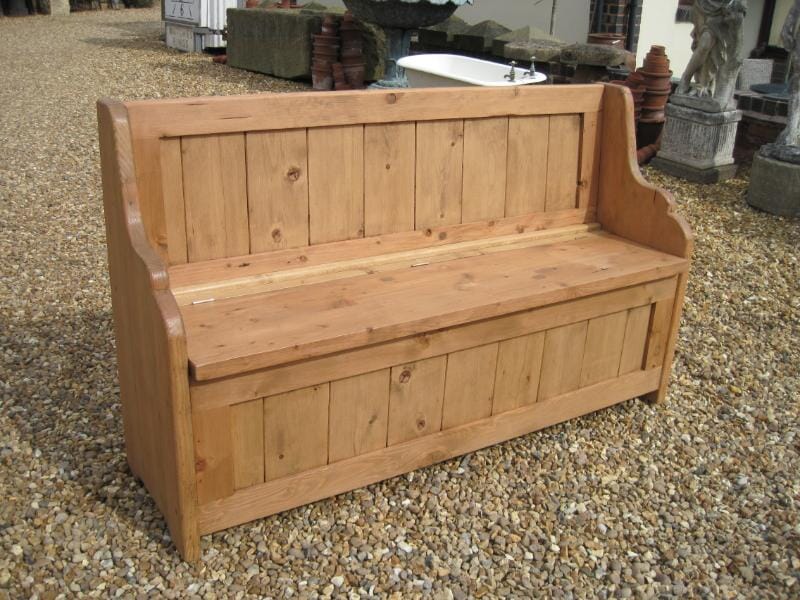 A Reclaimed Pine Settle with lift up seat - 4698