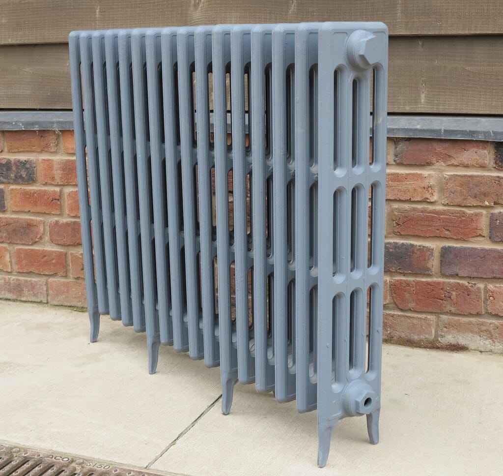 Victorian 4 Column Cast Iron Radiator 16 Sections Long - Vic810/16pf