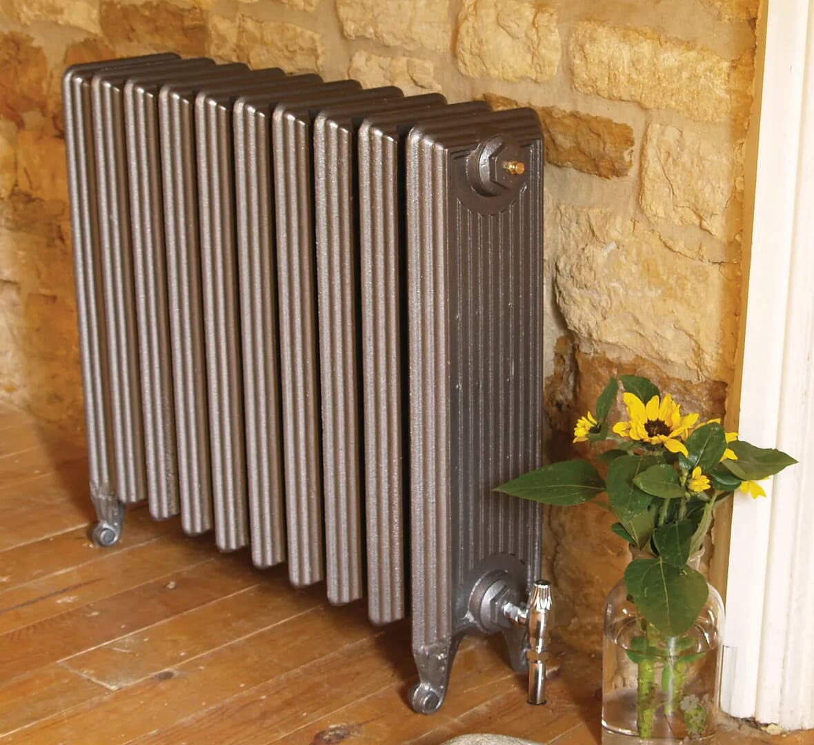 New Churchill 670mm Tall Cast Iron Radiator 10 Sections Long - Chur670/109