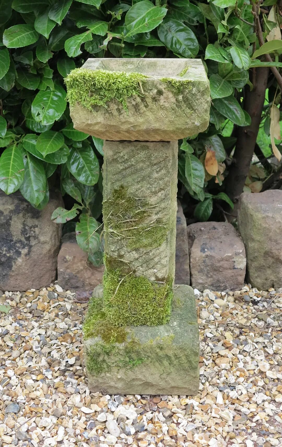Hand Carved Solid Cotswold Stone Garden Bird Bath - 5214