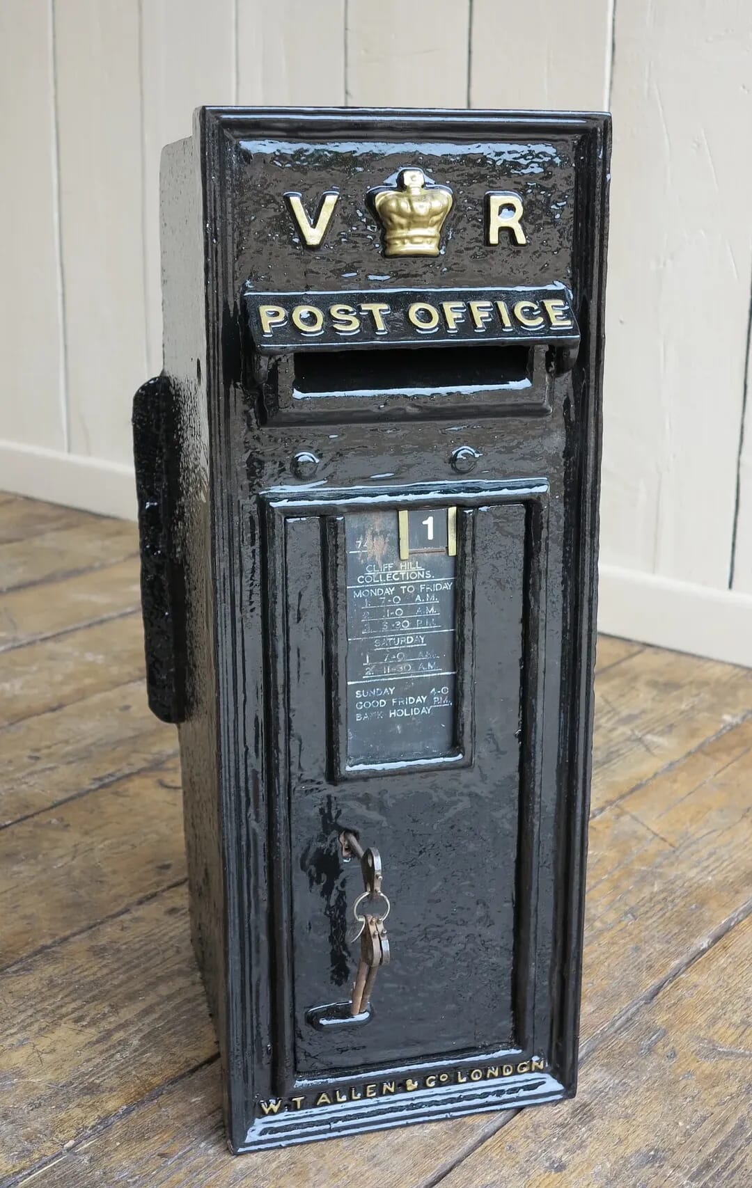 Royal Mail Cast Iron Victoria Wall Mounted Post Box - D1196