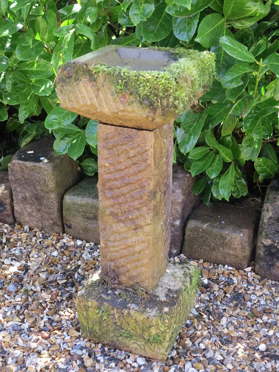 Free Standing Cotswold Stone Carved Garden Bird Bath - 5215