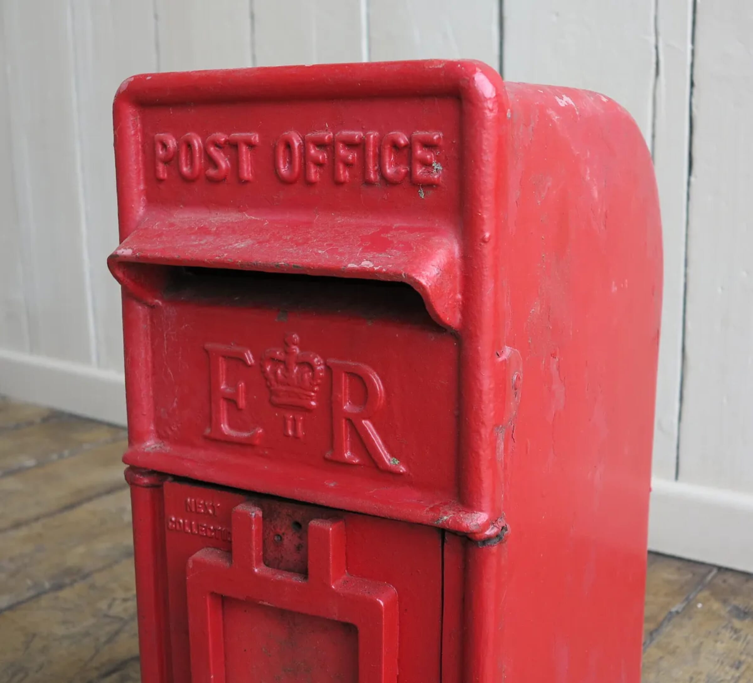 Genuine Cast Iron Arch Back Pole Mounted ER II Post Box