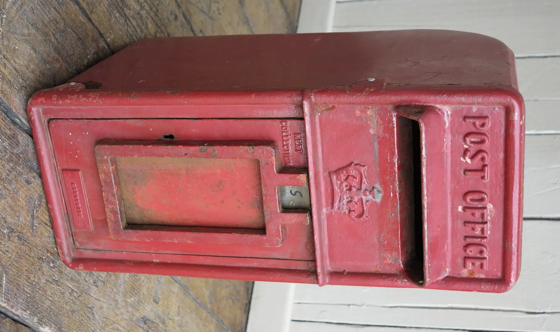 Royal Mail Cast Iron Arch Back Pole Mounted Post Box - 8171