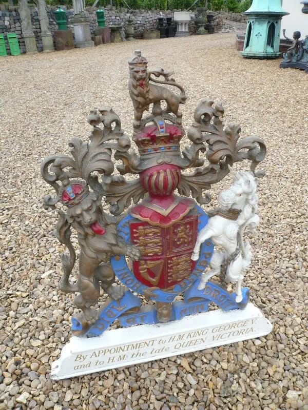 Original Cast Metal Royal Coat Of Arms - 3577