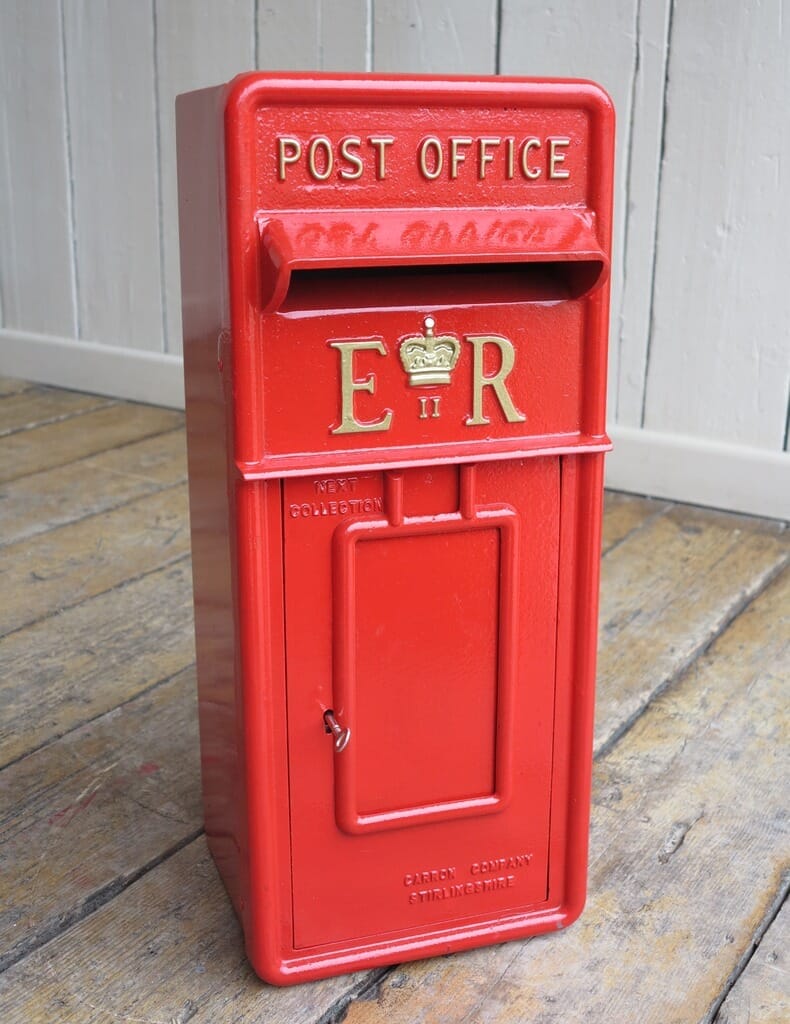 Red Wall Mounted ERII Royal Mail Post Box - p4