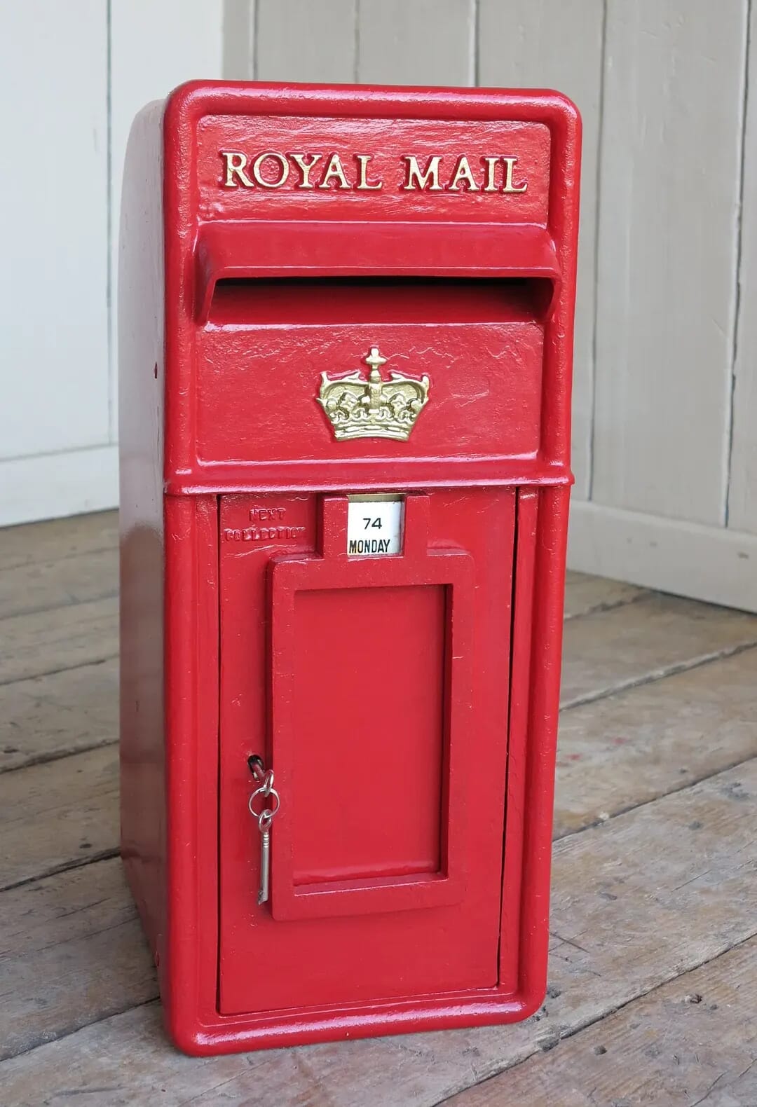 Cast Iron Pole Mounted Royal Mail Post Box - 8467