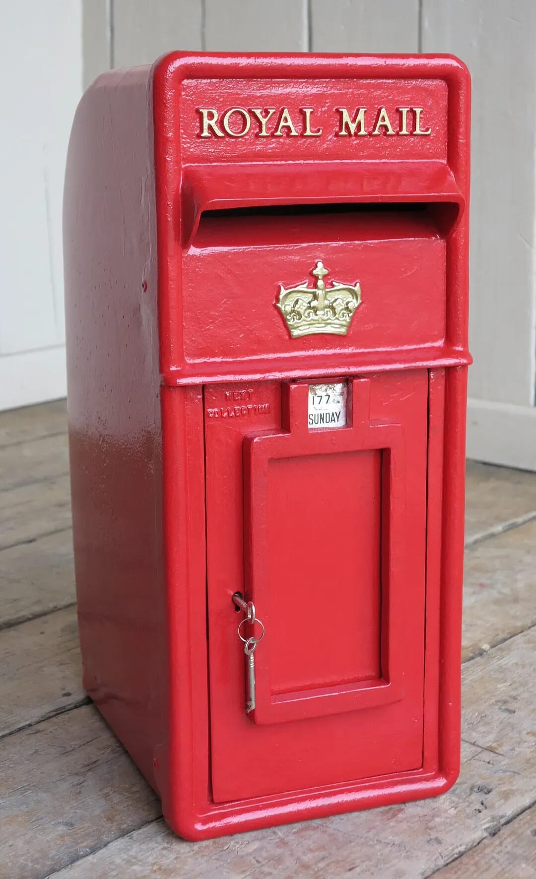 Cast Iron Pole Mounted Arch Back Post Box - 8471