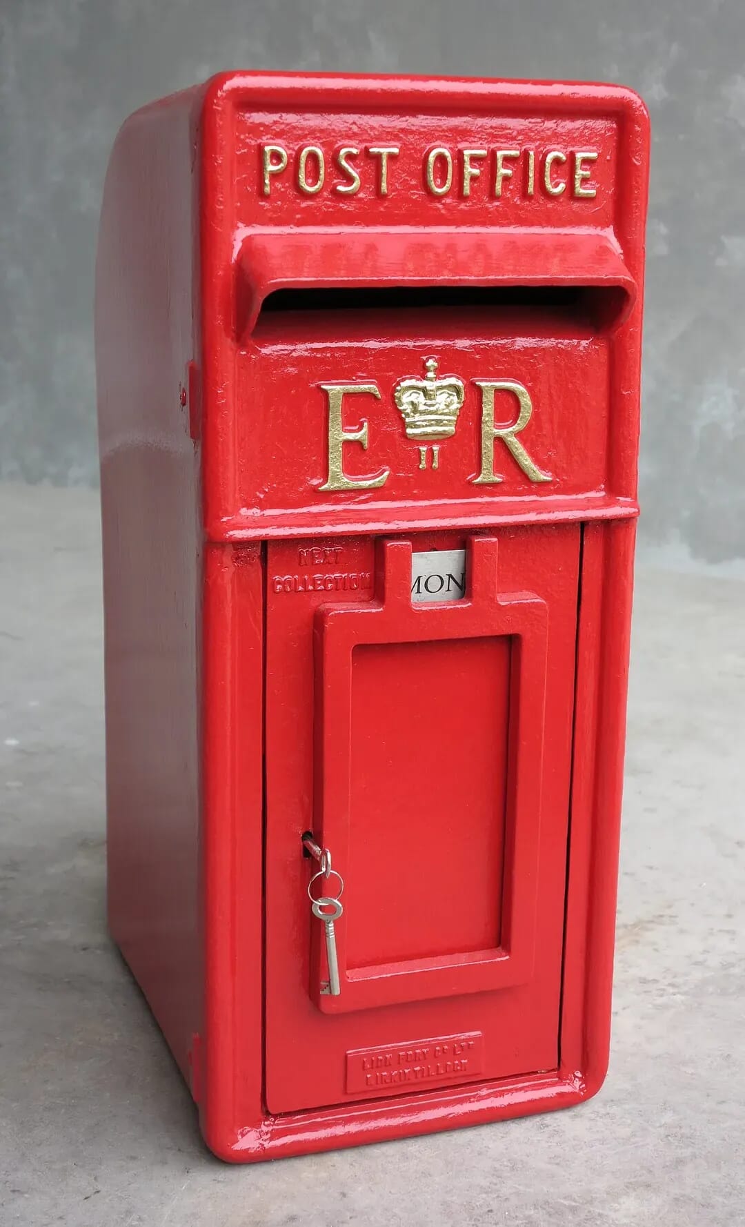 Original Cast Iron Arch Back Pole Mounted ER II Letter Box - 8462