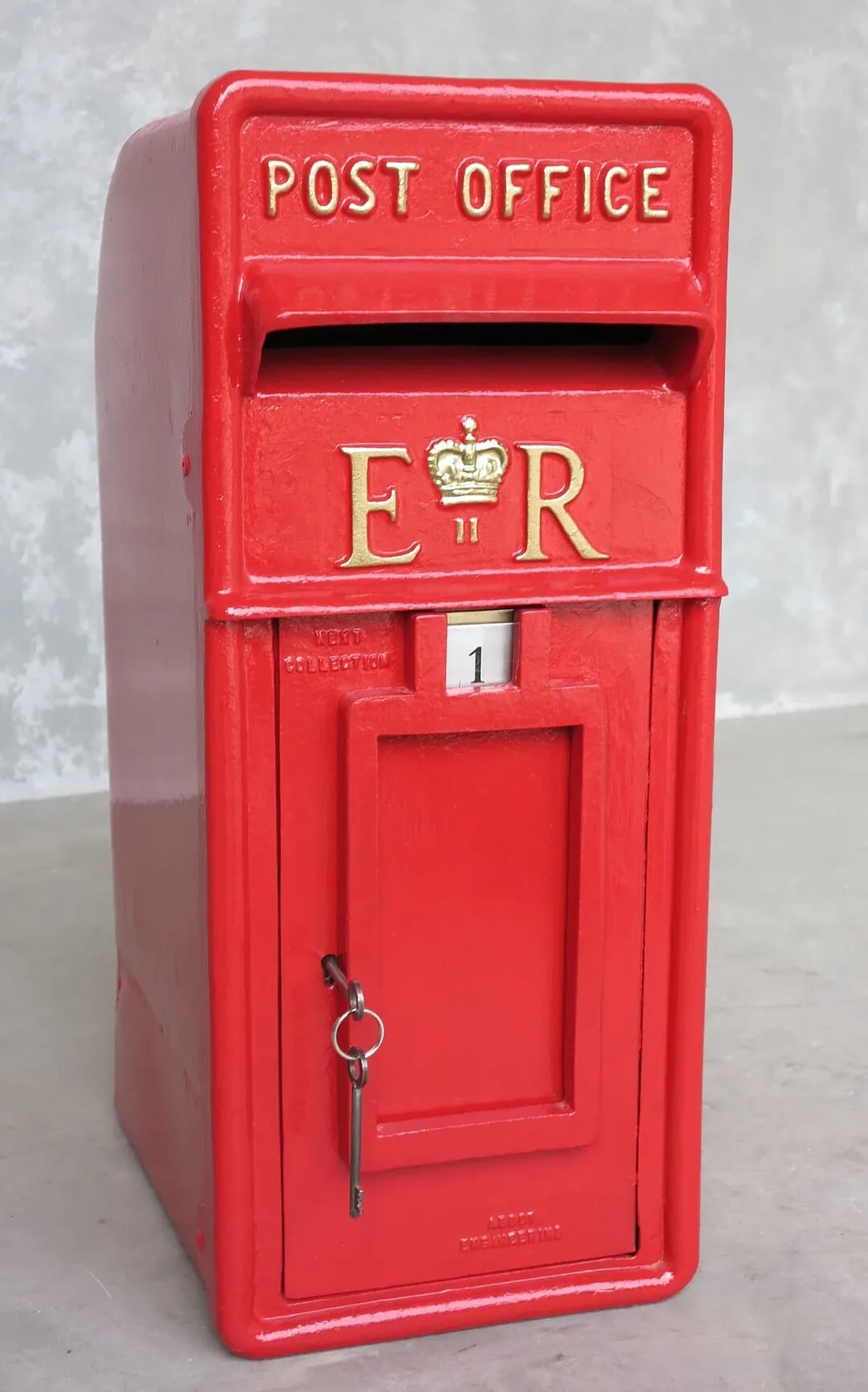 Cast Iron Post Office Pole Mounted ER II Post Box - 8174a